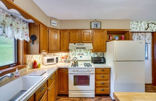 Stamford Casa | ¡NUEVO! Casa de campo histórica w / Deck en los Catskills!