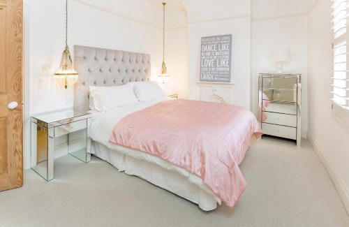 Trafford Casa | Stamford Park Road by YourStays, A wonderful family townhouse in a superb location!