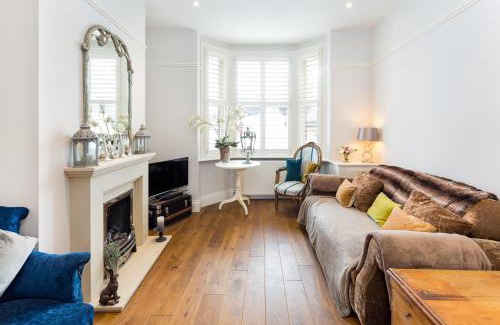 Trafford Casa | Stamford Park Road by YourStays, A wonderful family townhouse in a superb location!