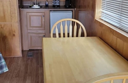 Tombstone Cabina | Stampede - Cabin 2 Tiny Home w/hot tub · Stampede - Cabin 2 Tiny Home w/hot tub