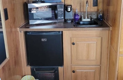 Tombstone Cabina | Stampede - Cabin 2 Tiny Home w/hot tub · Stampede - Cabin 2 Tiny Home w/hot tub