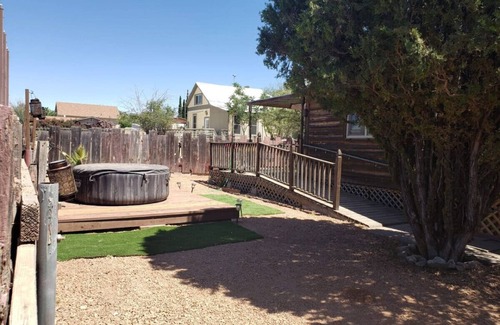 Tombstone Cabina | Stampede - Cabin 2 Tiny Home w/hot tub · Stampede - Cabin 2 Tiny Home w/hot tub