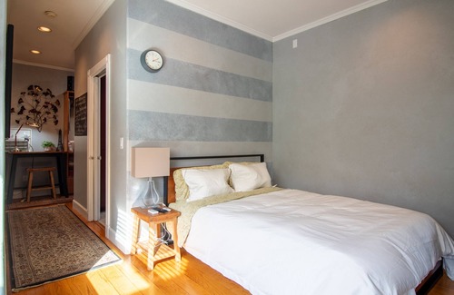 Whittier Casa | Stand-alone guest house no common walls