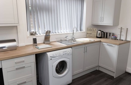 Radcliffe Casa | Stand up & Shout - Lovely 2 bed property.