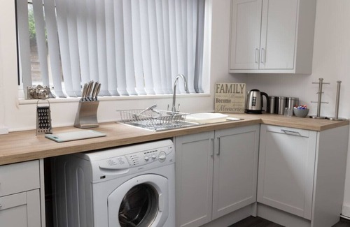 Radcliffe Casa | Stand up & Shout - Lovely 2 bed property.
