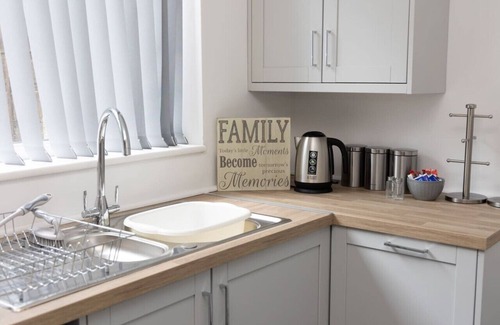 Radcliffe Casa | Stand up & Shout - Lovely 2 bed property.