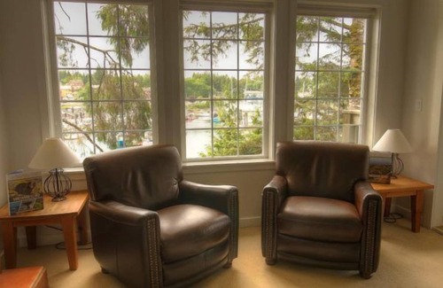 Ucluelet Condominio | STANDARD KING SUITE TWO BEDROOM SUITE WITH NO SOAKER TUB ON PATIO