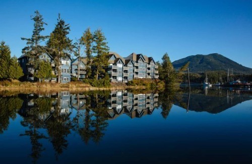 Ucluelet Condominio | STANDARD KING SUITE TWO BEDROOM SUITE WITH NO SOAKER TUB ON PATIO