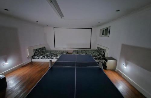 Windsor Hotel | Standard Single Room - Shared