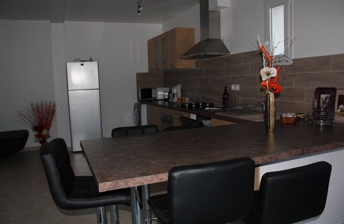 Eccica-Suarella Apartamento | COLOCA EN LA PARTE INFERIOR DE VILLA F3, a 5 minutos PLAYAS