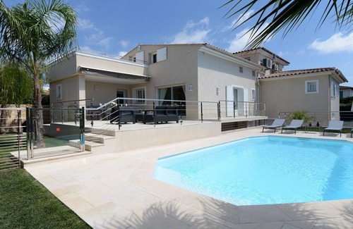 Cagnes-sur-Mer Villa | VILLA de pie a 800 m del mar, climatizada con piscina climatizada