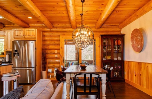 Windham Cabina | Stanley's Mountain Getaway · 5 Min to Skiing | Hot Tub | Fire Pit | Games | Bar