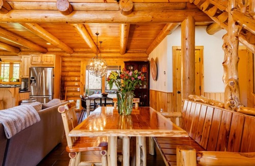 Windham Cabina | Stanley's Mountain Getaway · 5 Min to Skiing | Hot Tub | Fire Pit | Games | Bar