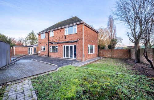 Staines Casa | Stanwell Moor Haven At Heathrow