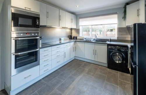 Staines Casa | Stanwell Moor Haven At Heathrow