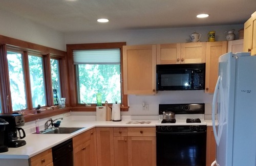 Gloucester Casa | Stanwood Point: Waterfront cottage with large screened porch, yard and dock