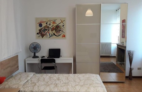 Oltretorrente Apartamento | Stanza in appartamento condiviso nel centro storico di Parma
