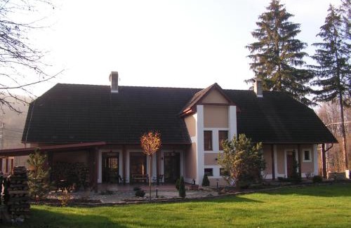 Priepasne Casa | Stará Škola