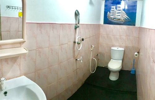 Pottuvil Division 2 Hotel | Star Hotel Arugambay