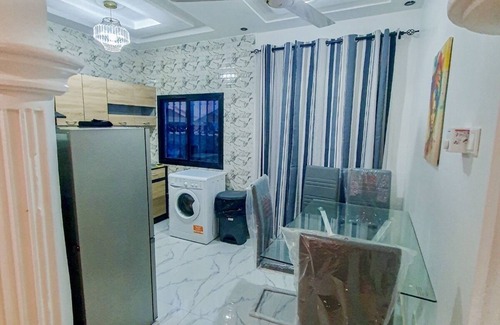 West Coast Division Apartamento | Star Light Apt #3 - The Retreat Apartments