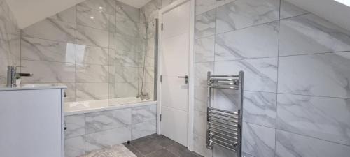 West Hendon Apartamento | Star London Station Road 2-Bed Loft Flat