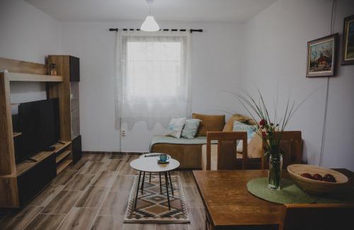 Gornji Milanovac Casa | Stara kuća i brvnara