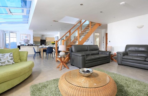 Malborough Casa | Starboard Light