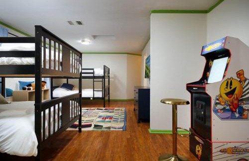 Oakwell Farms Casa | Starcrest 4 Br Haven Pool Hot Tub Putt Putt Arcade