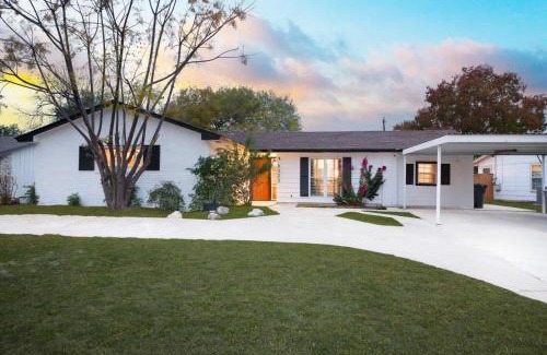 Oakwell Farms Casa | Starcrest 4 Br Haven Pool Hot Tub Putt Putt Arcade