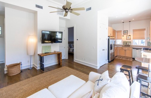 Treetop Apartamento | Starfish Carriage House