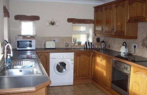 Crantock Cabaña | Starfish Cottage - Crantock Beach North Cornwall sleeps 8, parking for 2 cars