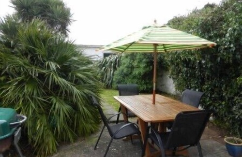 Crantock Cabaña | Starfish Cottage - Crantock Beach North Cornwall sleeps 8, parking for 2 cars