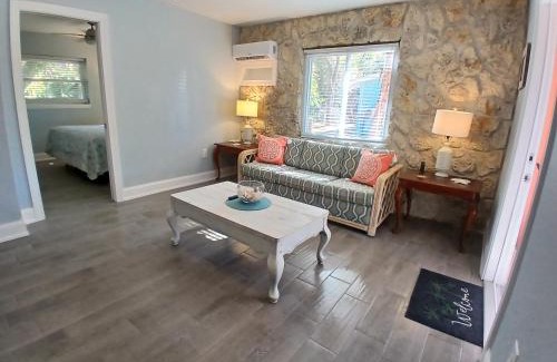 Bonita Shores Apartamento | Starfish - Spacious By River 1.3 Mi to Beach 1 Bd 1 Bth Kit