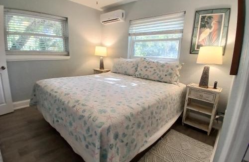 Bonita Shores Apartamento | Starfish - Spacious By River 1.3 Mi to Beach 1 Bd 1 Bth Kit