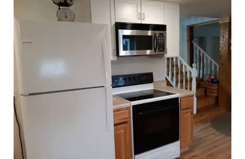 Norwalk Casa | Stargaze & relax at Whispering Pines Farmhouse near the Elroy-Sparta Bike Trail