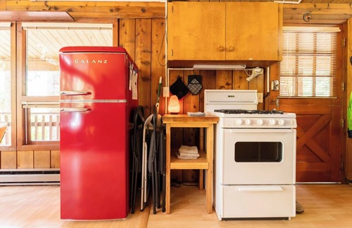 Gold Bar Cabina | Stargazer Studio - riverfront pet-friendly cabin
