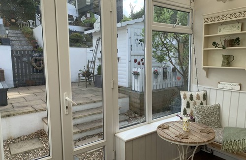 Hayle Cabaña | Stargazy - a cottage that sleeps 8 guests in 4 bedrooms
