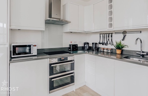Guildford Apartamento | StarHost Residences | Large Modern 2 Bedroom Apartment in Guildford