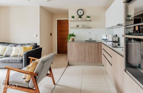 Guildford Apartamento | StarHost Residences | Modern Spacious 2 Bed Apartment in the Centre of Guildford