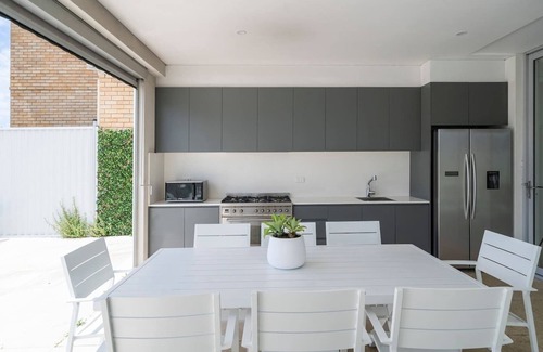 Bexley Villa | Starlight A Slice of the Hollywood Hills in Bexley