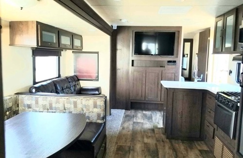 Corea Apartamento | Starlight Beach Experience 31' RV Travel Trailer on private beach and firepit