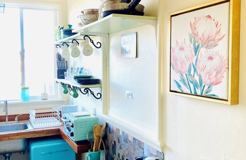 Arcata Apartamento | Starlight Studio in Arcata with Kitchenette, fenced yard, WIFI, & full bathroom