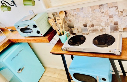 Arcata Apartamento | Starlight Studio in Arcata with Kitchenette, fenced yard, WIFI, & full bathroom