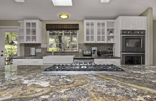 Cloverdale Casa | 4Br / 3Ba Hillside Alexander Valley Home con piscina enterrada