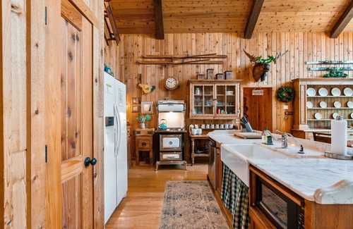 Columbine Lake Casa | Starlink Internet, EV Charger, Pet Friendly, Cozy!