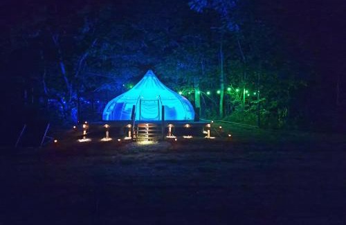 Ruby Otro | Starlit Riverfront Glamping Suite AC, WiFi, Games