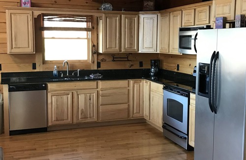 Rileyville Cabina | Starlit view log cabin with 30 mile views close to National Park and Luray
