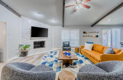 Little Elm Casa | Starry Nights Fire Pit Table Tennis Spacious Pets OK Lake Decor by Vacation Your Way