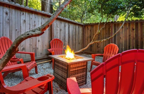 Forest Hills Casa | Starry Nights - River Wineries Huge Fenced Yard
