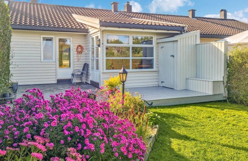 Kristiansand Casa | Start from this beautiful quality house directly to hikes to the surrounding lakes.